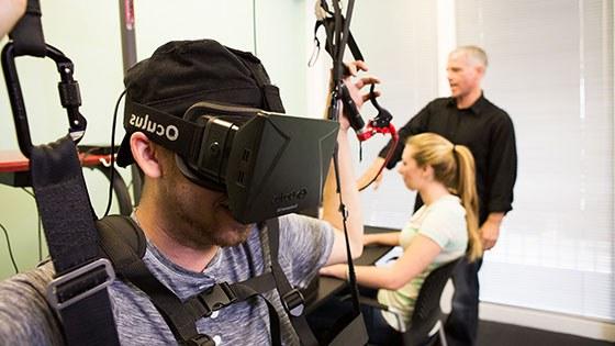 特色故事拇指游戏研究项目主任开发Oculus Rift滑翔伞模拟器暴民